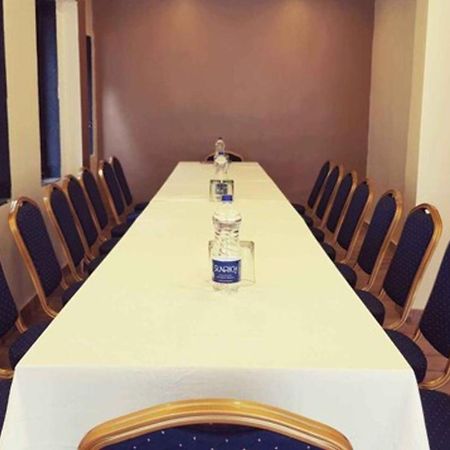 Hotel Ashoka, Pune Yerandwane Bagian luar foto